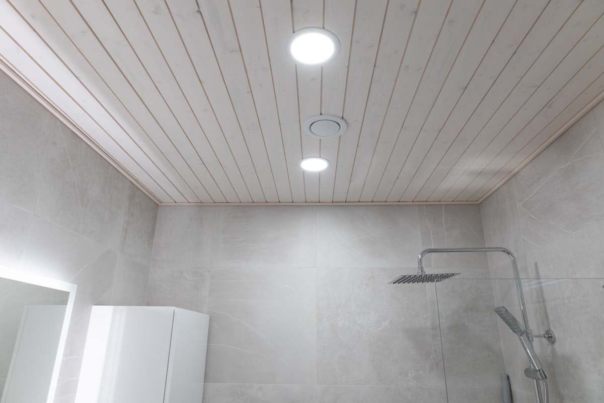 Waterproof Plafondi 160 luminaires for general lighting in the bathroom. LedStore.fi